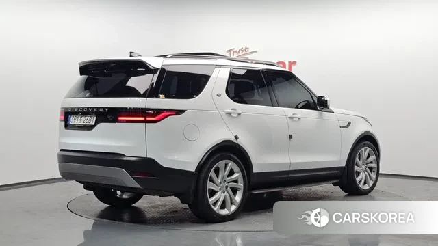 Land Rover Discovery 5 2022 Белый из Кореи