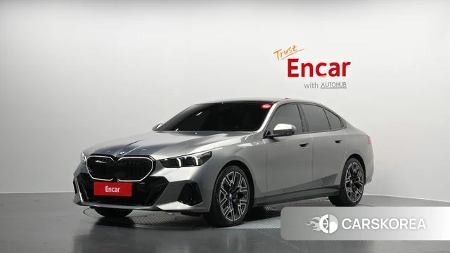 BMW 5 Series (G60) 2025 Песочный из Кореи