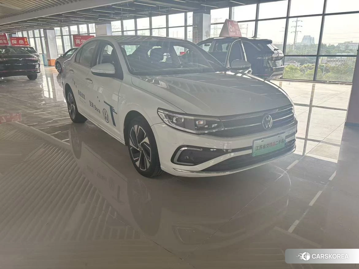 Volkswagen Bora 2022 Белый из Китая