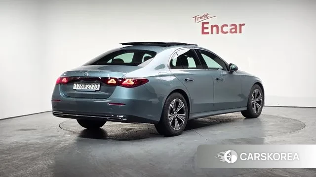 Mercedes-Benz E-Class W214 2025 Синий нефрит из Кореи