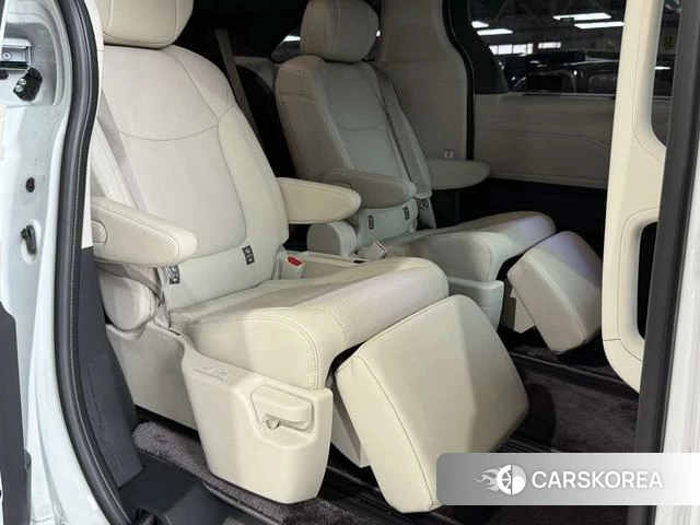 Toyota Saina 2025 Белый из Китая