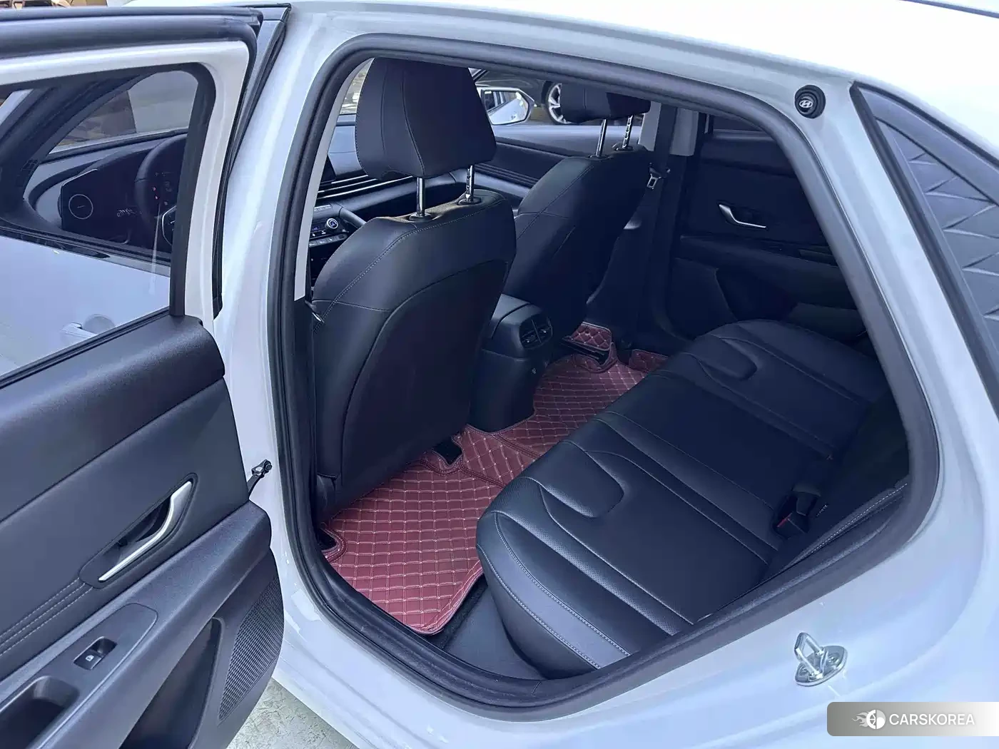 Hyundai Elantra 2023 Белый из Китая