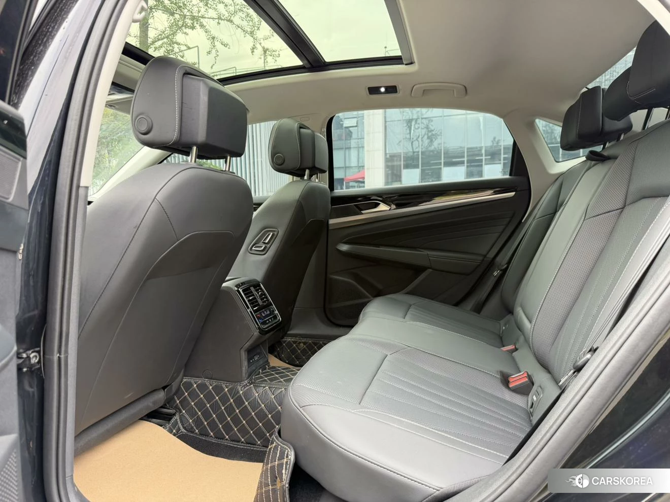 Volkswagen Passat 2023 Черный из Китая