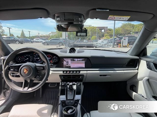 Porsche 911(992) 2022 Серебристо-серый из Кореи