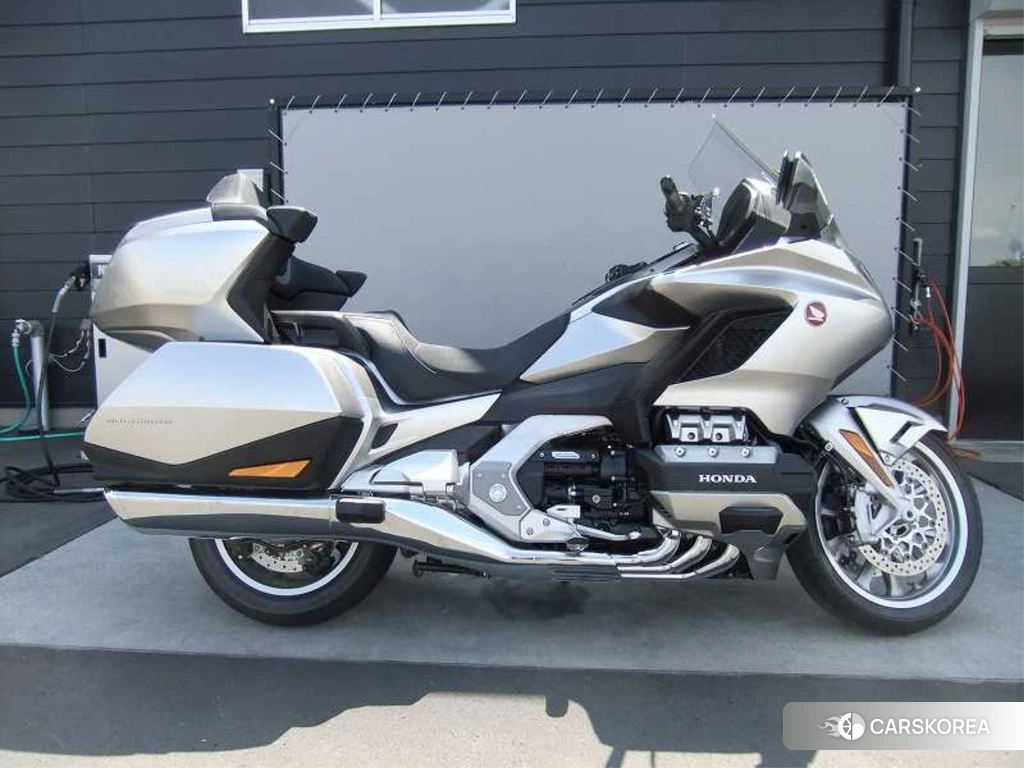 Проданный Honda GL1800 TOUR DCT 2024 из Японии