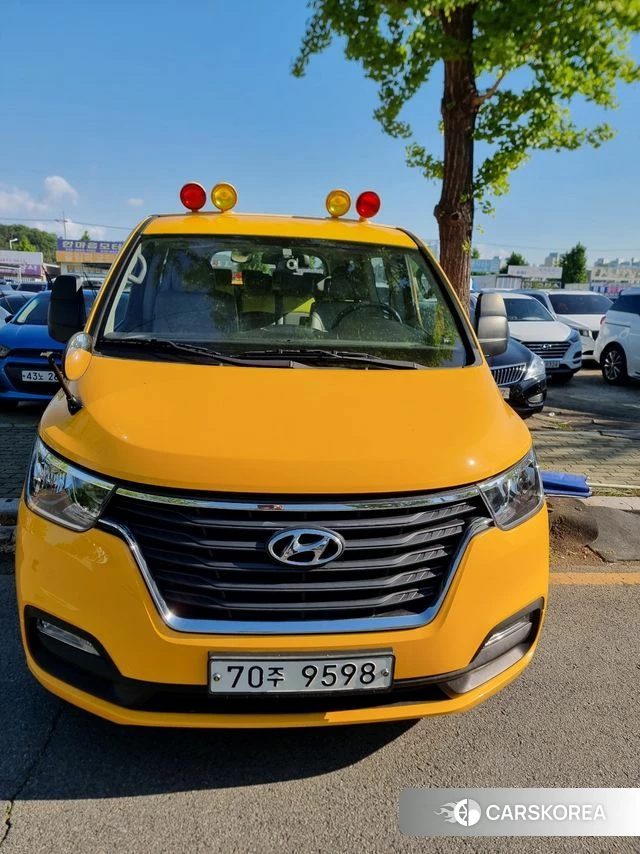 Hyundai The New Grand Starex 2019 Желтый из Кореи