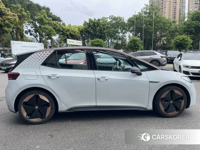Volkswagen ID.3 2022 Белый из Китая