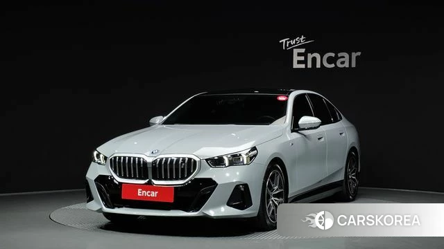 BMW i5 (G60) 2024 Светло-серебряный цвет из Кореи