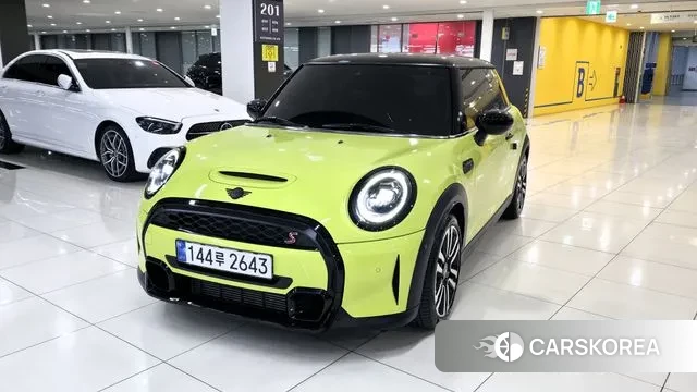 Mini Cooper S 2023 Светло-зеленый из Кореи