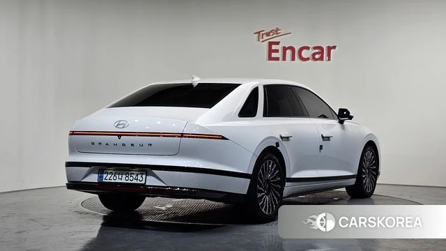 Hyundai Grandeur Hybrid (GN7) 2023 Белый из Кореи