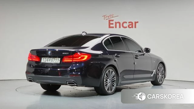 BMW 5 Series (G30) 2020 Черный из Кореи