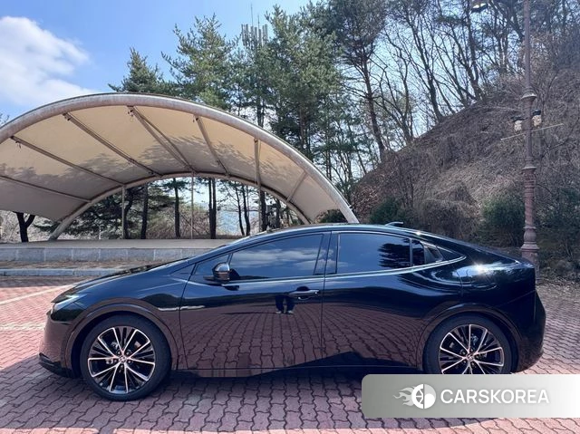 Toyota Prius 5th Generation 2024 Черный из Кореи