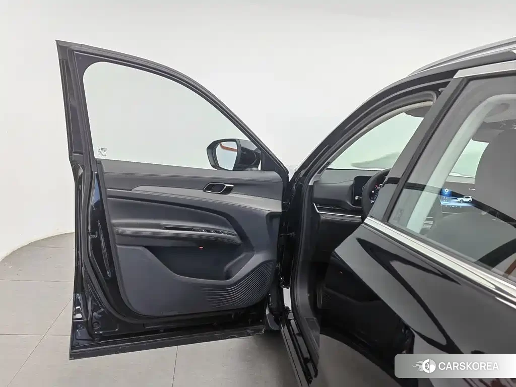 Ford Equator 2023 Черный из Китая