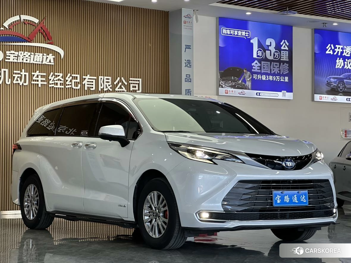 Toyota Saina 2021 Белый из Китая