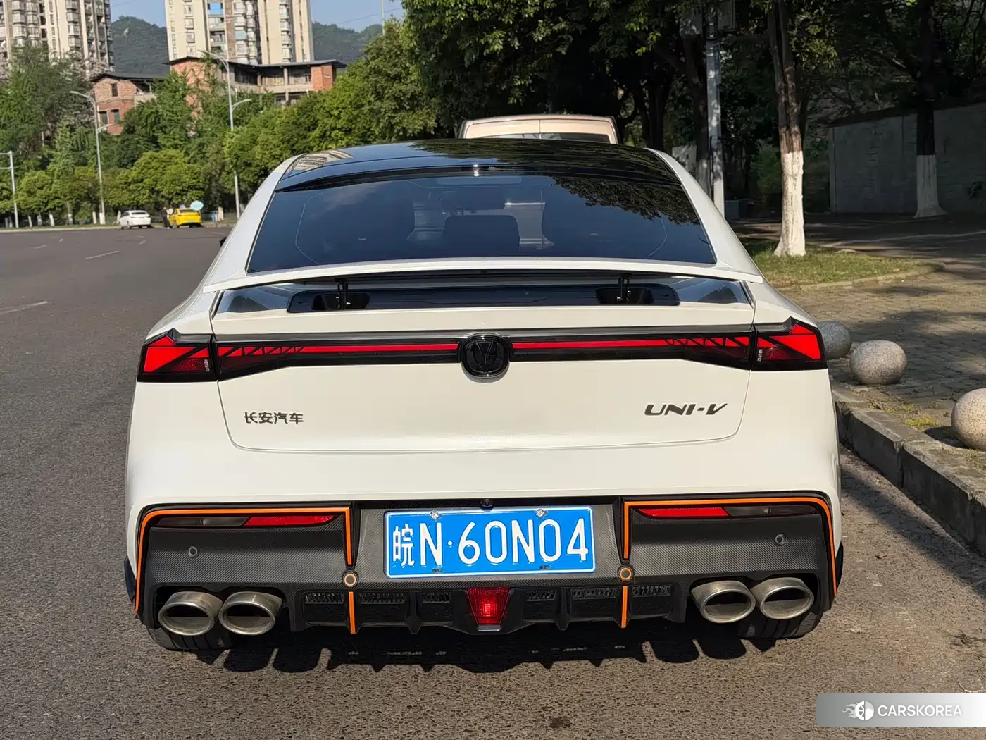 Chang'an UNI-V 2023 Белый из Китая