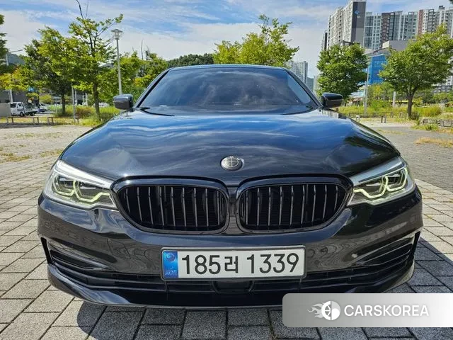 BMW 5 Series (G30) 2019 Черный из Кореи