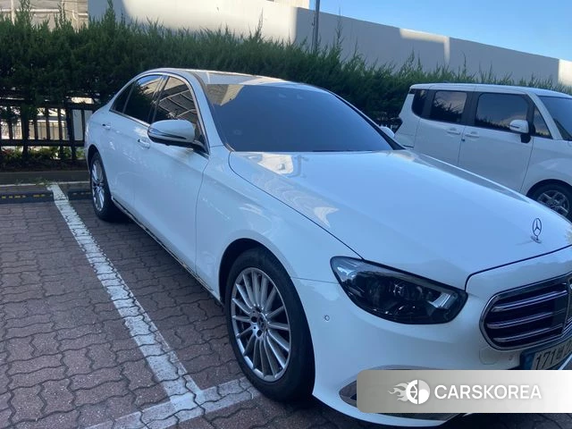 Mercedes-Benz E-Class W213 2022 Белый из Кореи