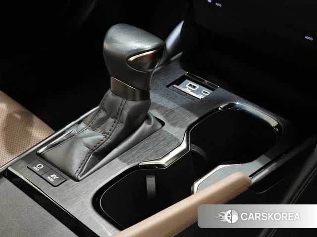 Lexus ES 2023 Черный из Китая