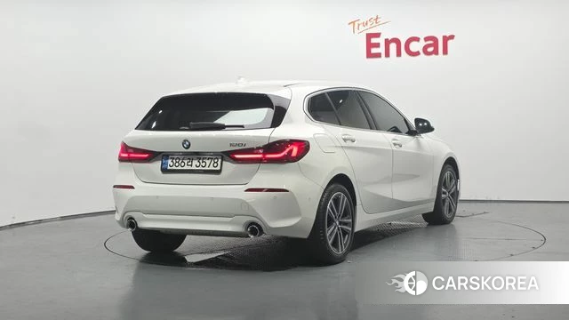 BMW 1 Series (F40) 2021 Белый из Кореи