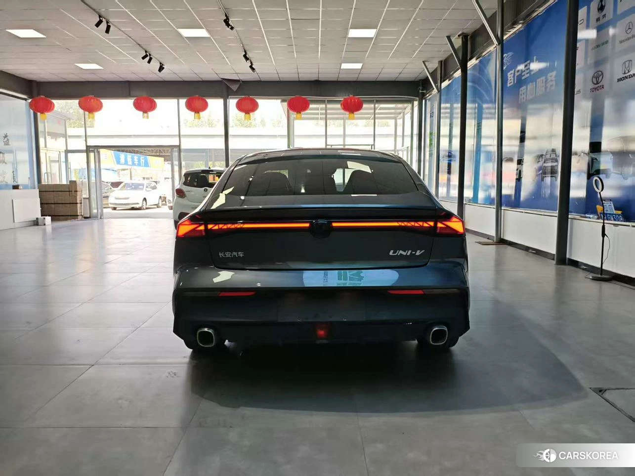 Chang'an UNI-V 2023 Темно-серый из Китая
