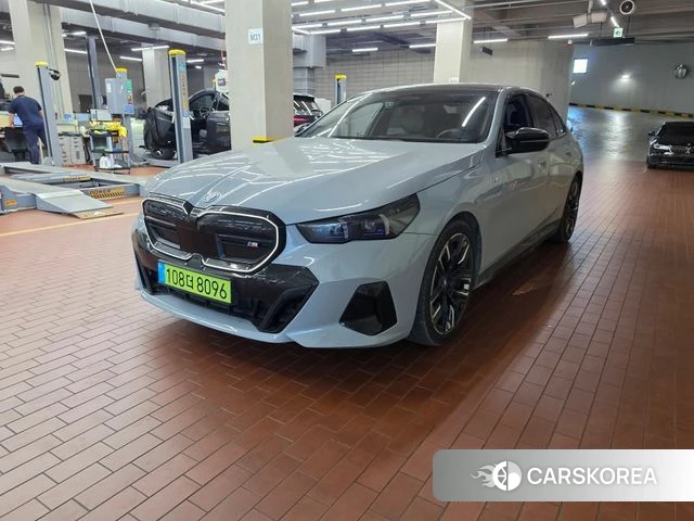 BMW i5 (G60) 2024 Светло-серебряный цвет из Кореи