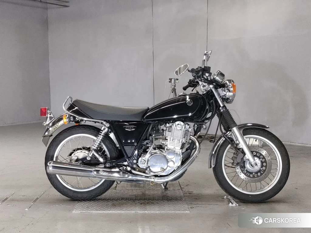 Проданный Yamaha SR 400 2017 из Японии