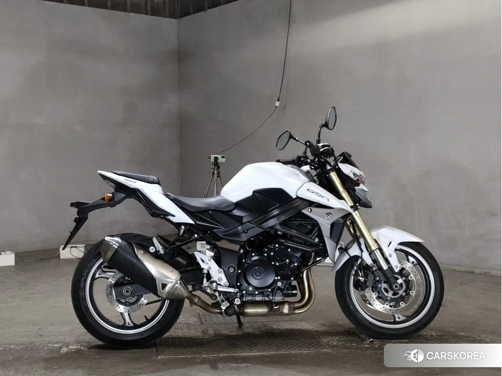 Проданный Suzuki GSR750 2013 из Японии, фото 2