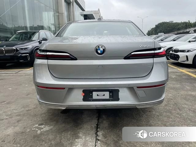 BMW 7 series 2025 Темно-серый из Китая