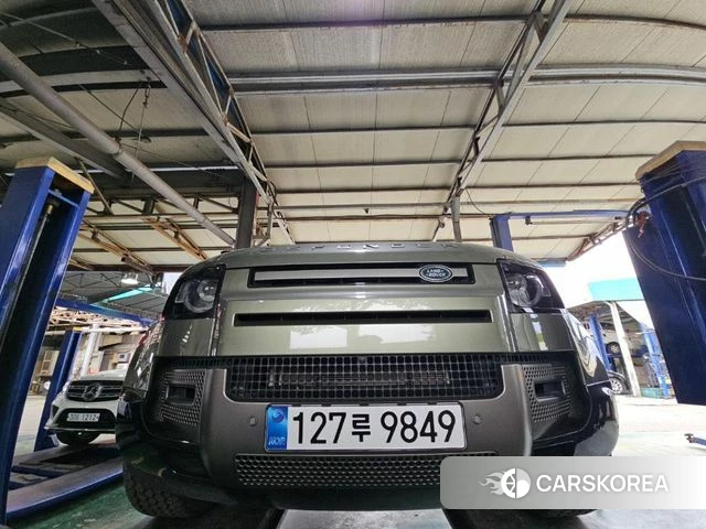 Land Rover Defender (L663) 2025 Зеленый из Кореи