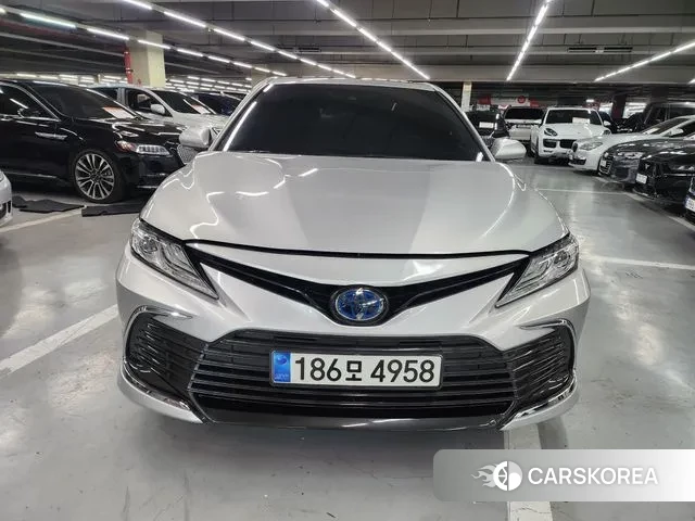 Toyota Camry (XV70) 2023 Серебряный из Кореи