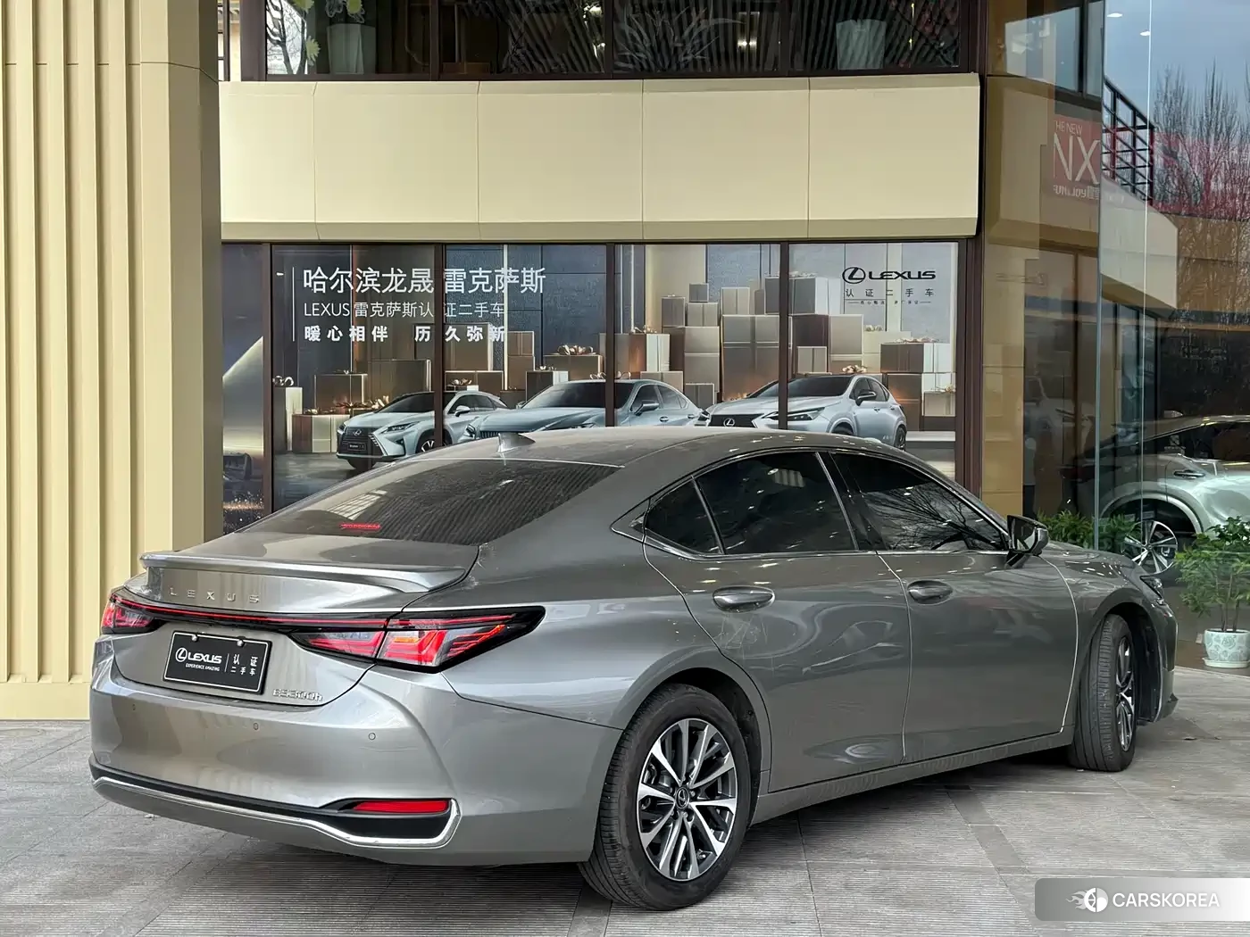 Lexus ES 2025 Silver/gray из Китая