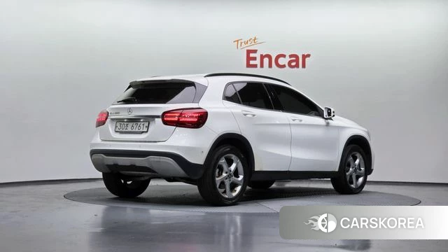 Mercedes-Benz GLA-Class X156 2018 Белый из Кореи
