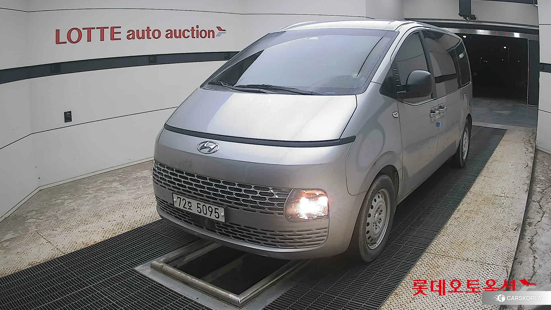 Hyundai Staria 2022 Shimmering Silver Metallic из Кореи
