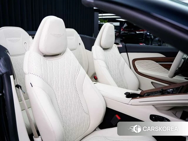 Aston Martin DB12 2025 Синий из Китая
