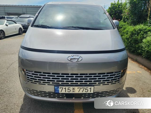 Hyundai Staria 2023 Серебряный из Кореи