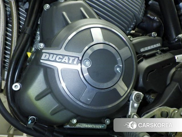 Engine photo