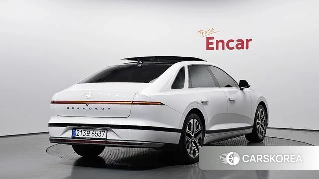 Hyundai Grandeur Hybrid (GN7) 2023 Белый из Кореи
