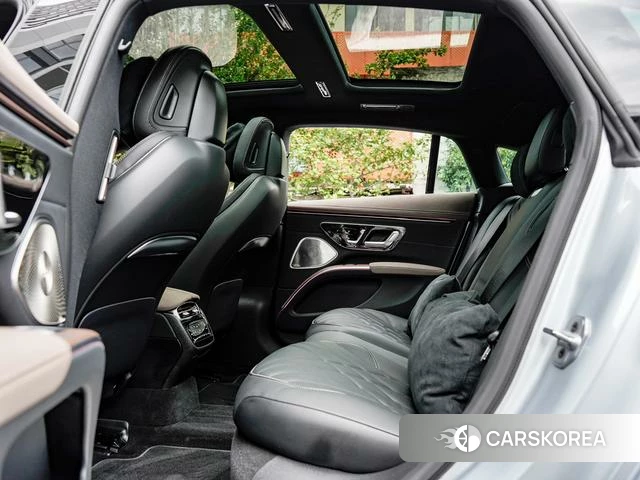 Mercedes-Benz EQS 2024 Серебристо-серый из Китая