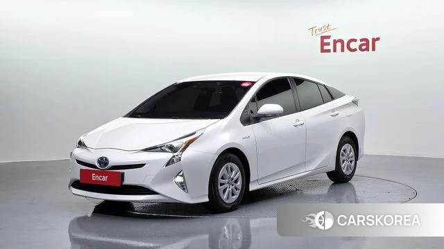 Toyota Prius 4th Generation 2018 Белый из Кореи