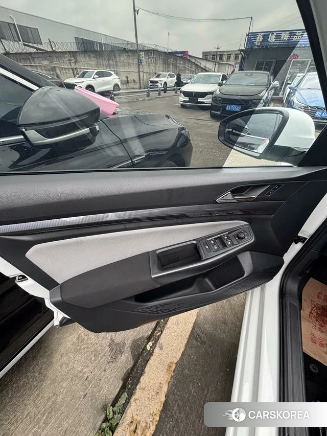 Volkswagen Bora 2023 Белый из Китая