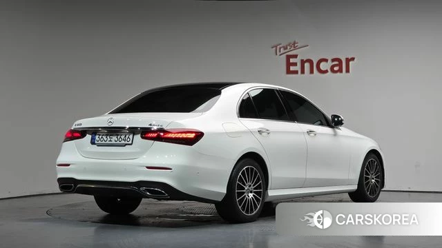 Mercedes-Benz E-Class W213 2023 Белый из Кореи