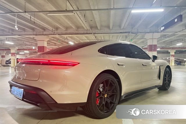 Porsche Taycan 2023 Жемчужный цвет из Кореи