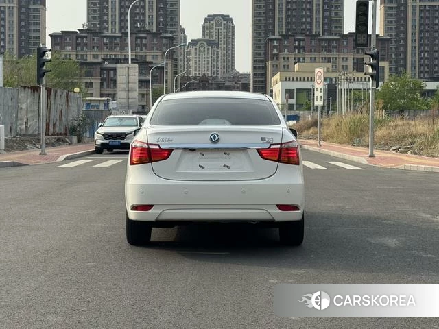 Dongfeng Fengshen E70 2020 Белый из Китая
