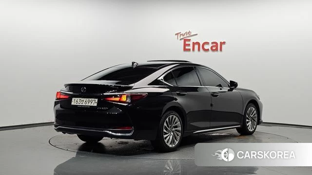 Lexus ES300h 7th generation 2025 Черный из Кореи