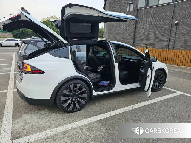 Tesla Model X 2023 Белый из Кореи