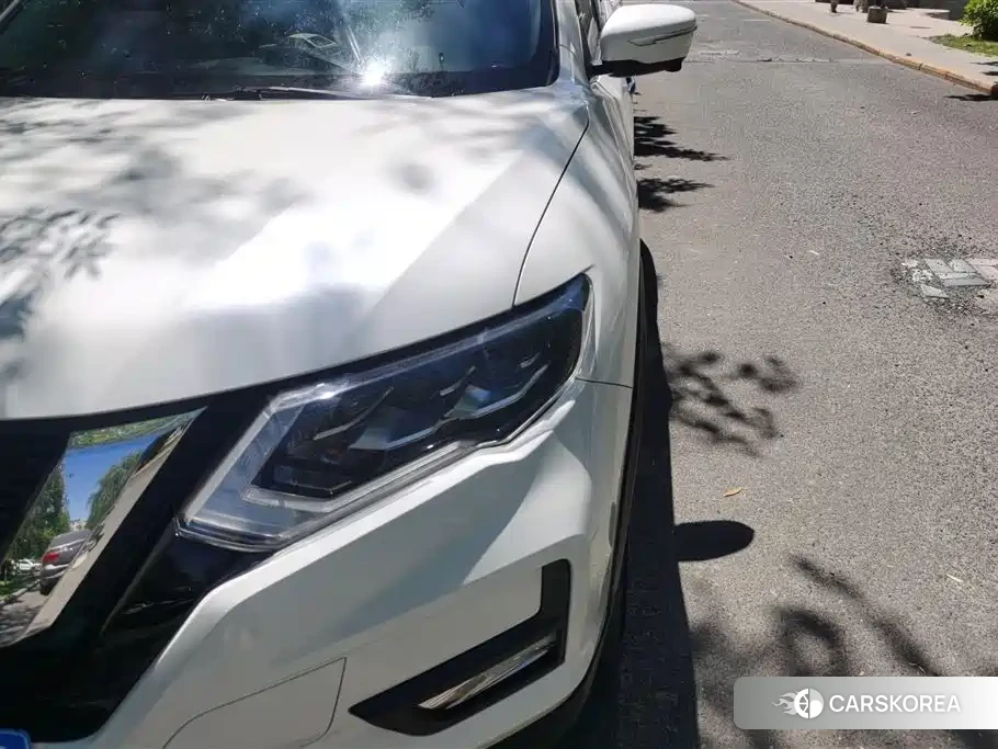 Nissan X-Trail 2023 Белый из Китая