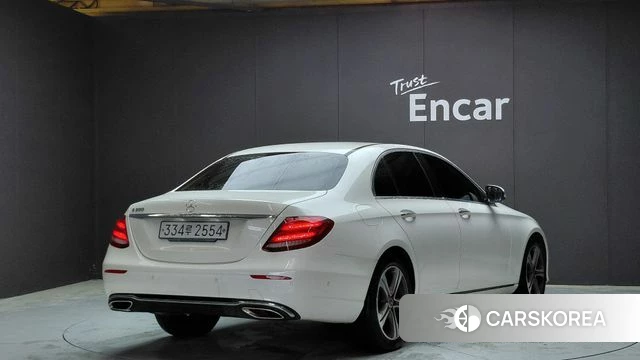 Mercedes-Benz E-Class W213 2019 Белый из Кореи