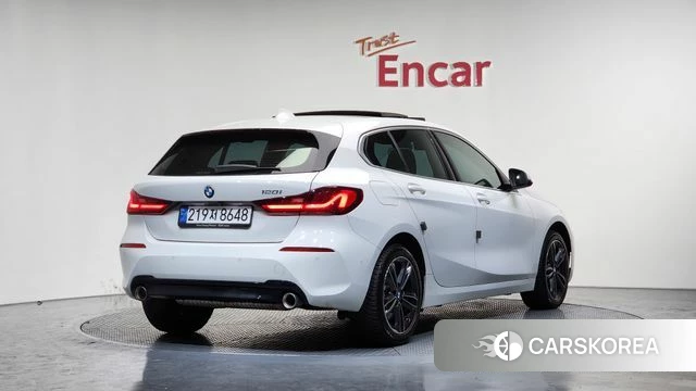 BMW 1 Series (F40) 2022 Белый из Кореи