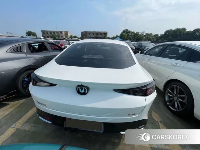 Chang'an Yidong 2025 Белый из Китая