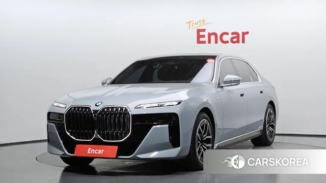 BMW 7 Series (G70) 2025 Серебристо-серый из Кореи
